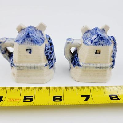 VINTAGE WINDMILL TEAPOT SALT & PEPPER SHAKERS