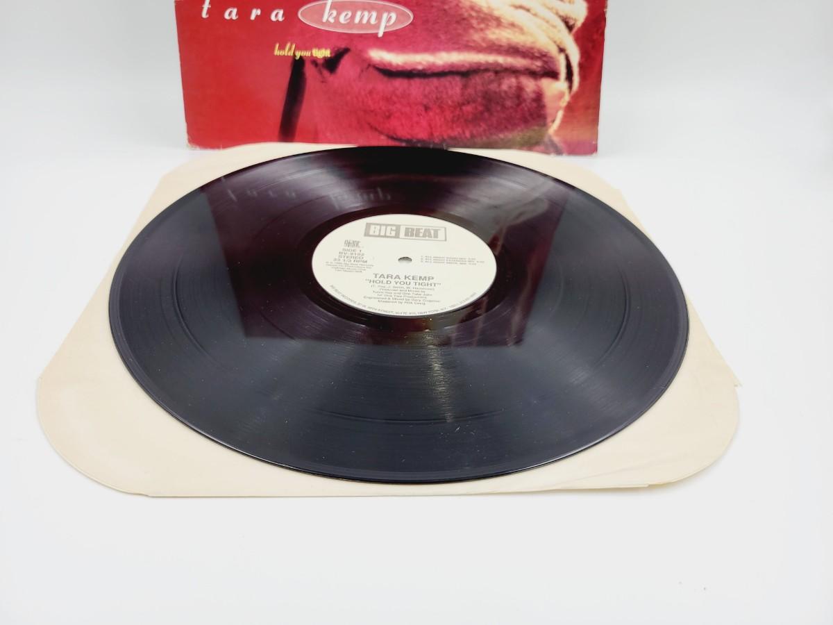 TARA KEMP HOLD YOU TIGHT LP VINYL RECORD | EstateSales.org
