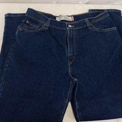 LEVIâ€™S - CLASSIC SLIM TAPERED WOMENâ€™S JEANS - SIZE 16S
