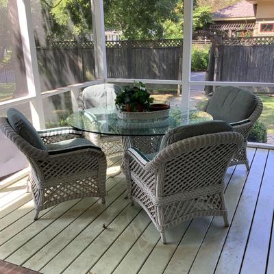O1231 Wicker Outdoor Patio Set with Glass Top
