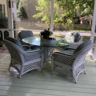 O1231 Wicker Outdoor Patio Set with Glass Top