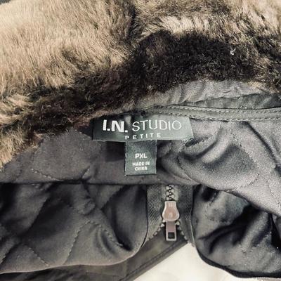 I.N. STUDIO - WOMENâ€™S VEST WITH DETACHABLE FAUX FUR - SIZE PXL
