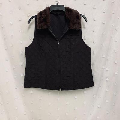 I.N. STUDIO - WOMENâ€™S VEST WITH DETACHABLE FAUX FUR - SIZE PXL
