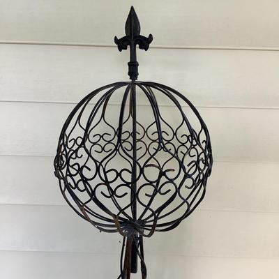 O1235 Wrought Iron Decorative Yard Ornament
