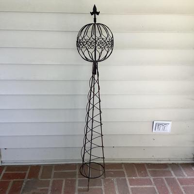 O1235 Wrought Iron Decorative Yard Ornament