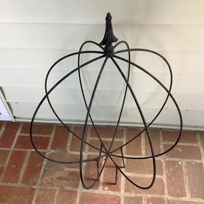 O1236 Wrought Iron Garden Ornament