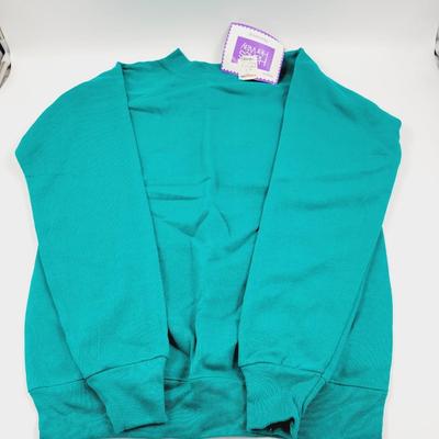 WOMEN'S MEDIUM PULL OVER SWEATER LOT