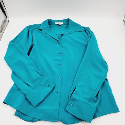 WOMEN'S PETITE LARGE LONG SLEEVE LOT