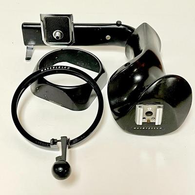LOT 120   VINTAGE HASSELBLAD 500C SWEDEN MEDIUM FORMAT CAMERA CARL ZEISS LENS "AS IS"