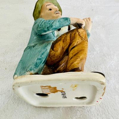 Elderly Women and Men Figurines (LR-JM)