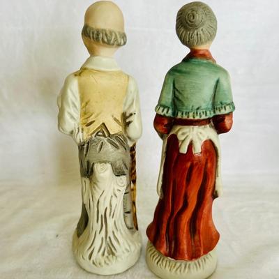Elderly Women and Men Figurines (LR-JM)