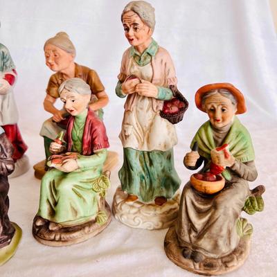 Elderly Women and Men Figurines (LR-JM)