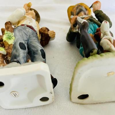 Elderly Women and Men Figurines (LR-JM)