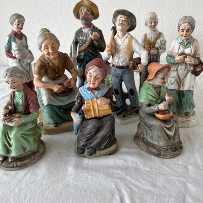 Elderly Women and Men Figurines (LR-JM)