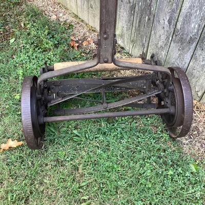 G1240 Antique Pennsylvania Quality Push Grass Cutter