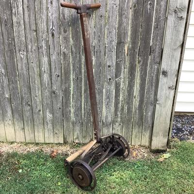G1240 Antique Pennsylvania Quality Push Grass Cutter