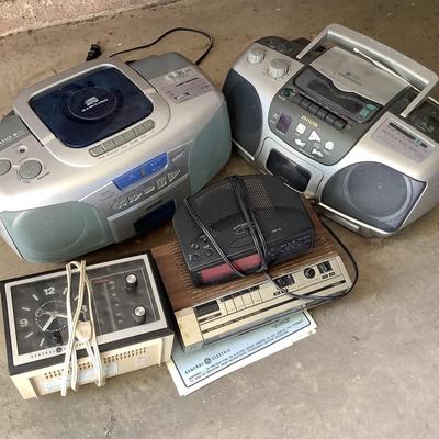 G1244 Radios & Clocks