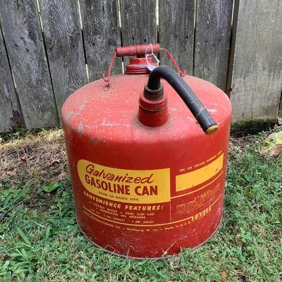 G1249 Mantis Rototiller w/ Galvanized Gas Can