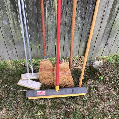 G1252 Broom & Mop Lot