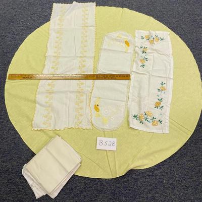 Table Cloth, Runners and Dollies