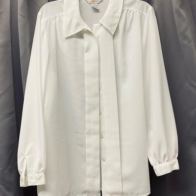FASHION ATTITUDES - WOMENâ€™S BUTTON UP - SIZE 14