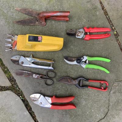 G1255 Lot of Garden Clippers