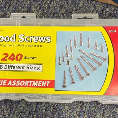 Roofing nails and wood screws