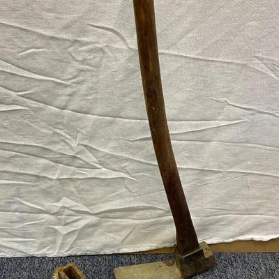 Vintage cast iron metal shoe mold& digging hoe