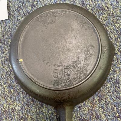 Cast iron skillet