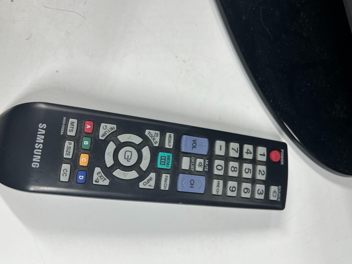 Samsung LN32D403 32" Class LCD HDTV