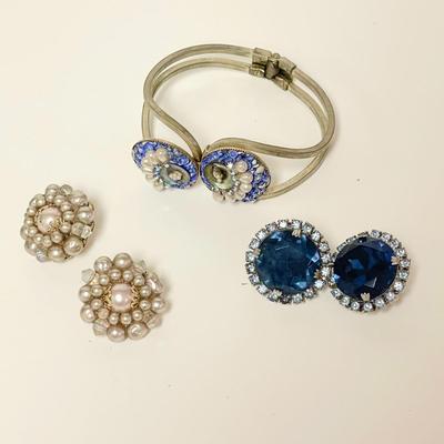 LOT 133   VINTAGE CLAMPER BRACELET & CLIP ON EAR RINGS