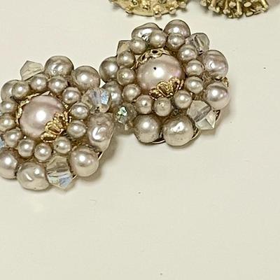 LOT 133   VINTAGE CLAMPER BRACELET & CLIP ON EAR RINGS
