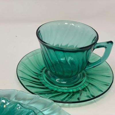 Ultramarine Jeannette Swirl Depression Glass Plate Setting (1)