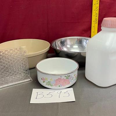 Assorted Kitchen Items