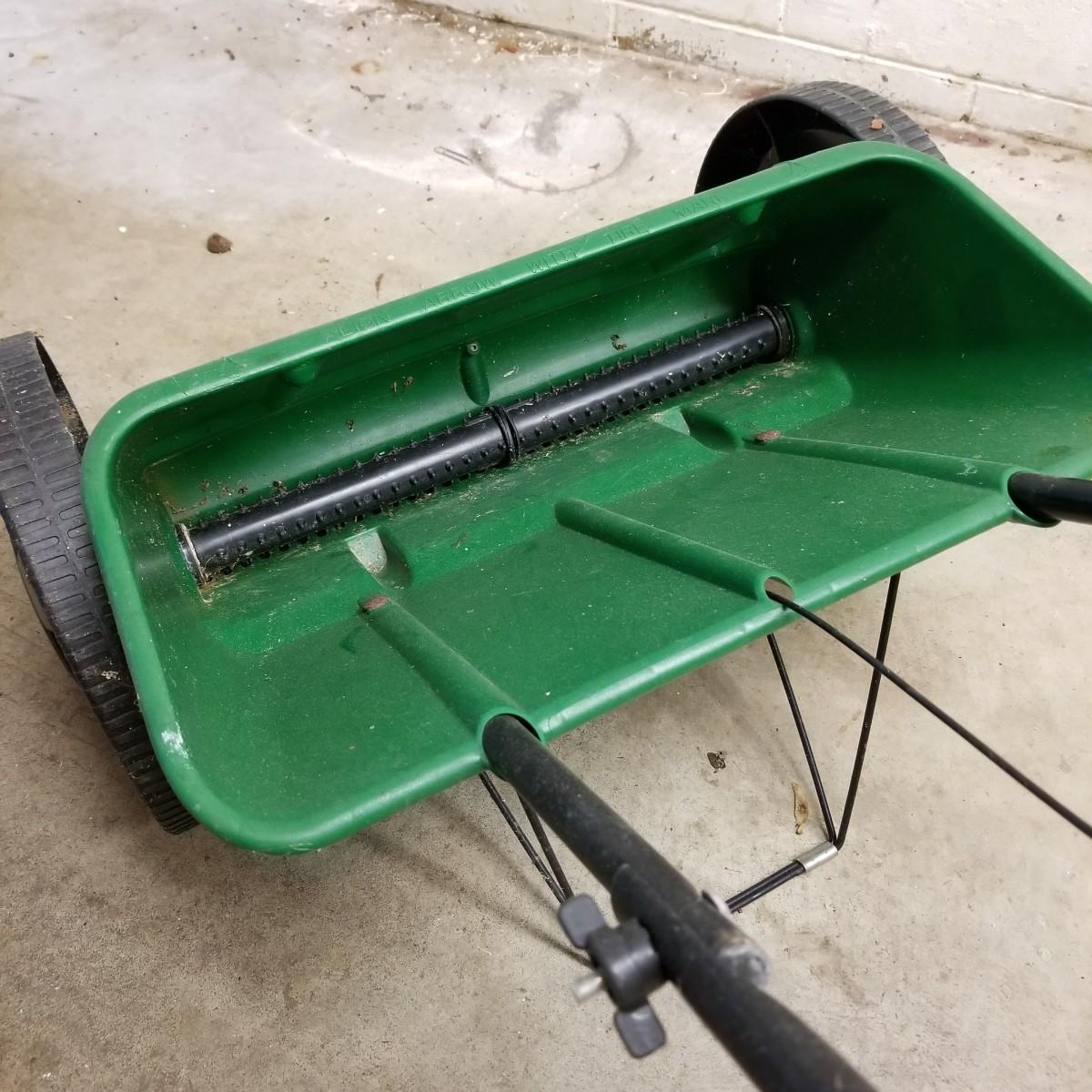 MTD Wheelbarrow & Scotts Spreader (GJS)