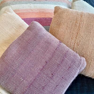 LOT 146  QUEEN SIZE WOVEN COTTON INDIA BEDSPREAD & PILLOWS PASTEL STRIPES