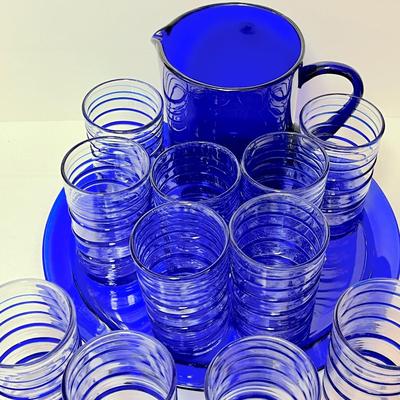 LOT 162   COBALT BLUE GLASS PITCHER & TRAY BLUE SWIRL DRINK GLASSES