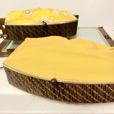LOT 167  VINTAGE KITCHEN SALTON WARMING TRAY + 2 BREAD BASKETS
