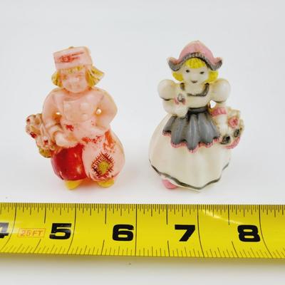 VINTAGE DUTCH BOY AND GIRL PLASTIC SALT & PEPPER SHAKERS