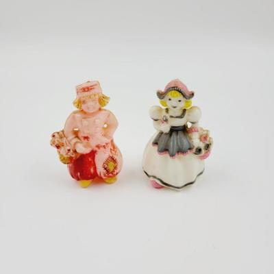 VINTAGE DUTCH BOY AND GIRL PLASTIC SALT & PEPPER SHAKERS