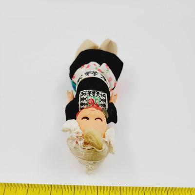 VINTAGE DUTCH GIRL DOLL SLEEP EYES