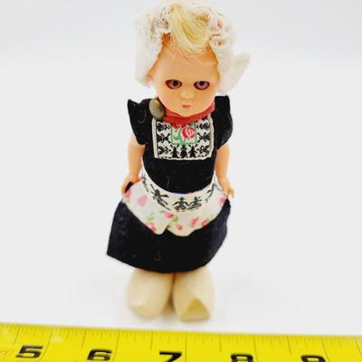 VINTAGE DUTCH GIRL DOLL SLEEP EYES