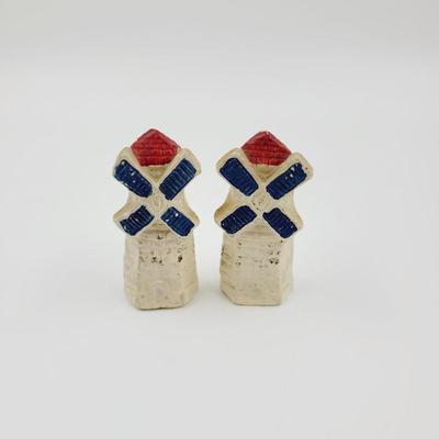 VINTAGE WINDMILL SALT & PEPPER SHAKERS