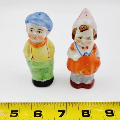 VINTAGE DUTCH BOY AND GIRL SALT & PEPPER SHAKERS