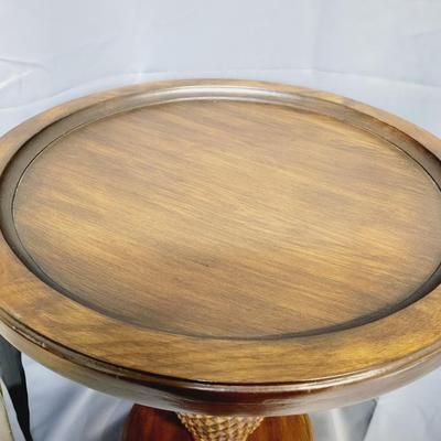 STUNNING FINE HAND PAINTED ORIENTAL ACCENT TABLE