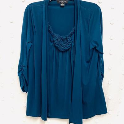 AUGUST SILK - CUTE AND COMFORTABLE WOMENâ€™S TOP - SIZE PM