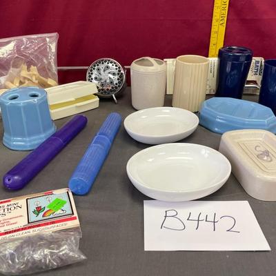 Assorted Bathroom Items
