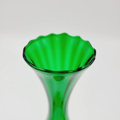 VINTAGE EMERALD GREEN GLASS BUD VASE