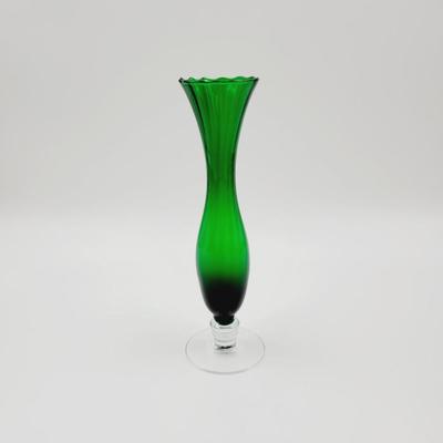 VINTAGE EMERALD GREEN GLASS BUD VASE