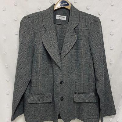 ALFRED DUNNER - WOMENâ€™S PANT SUIT - SIZE 14 and 12